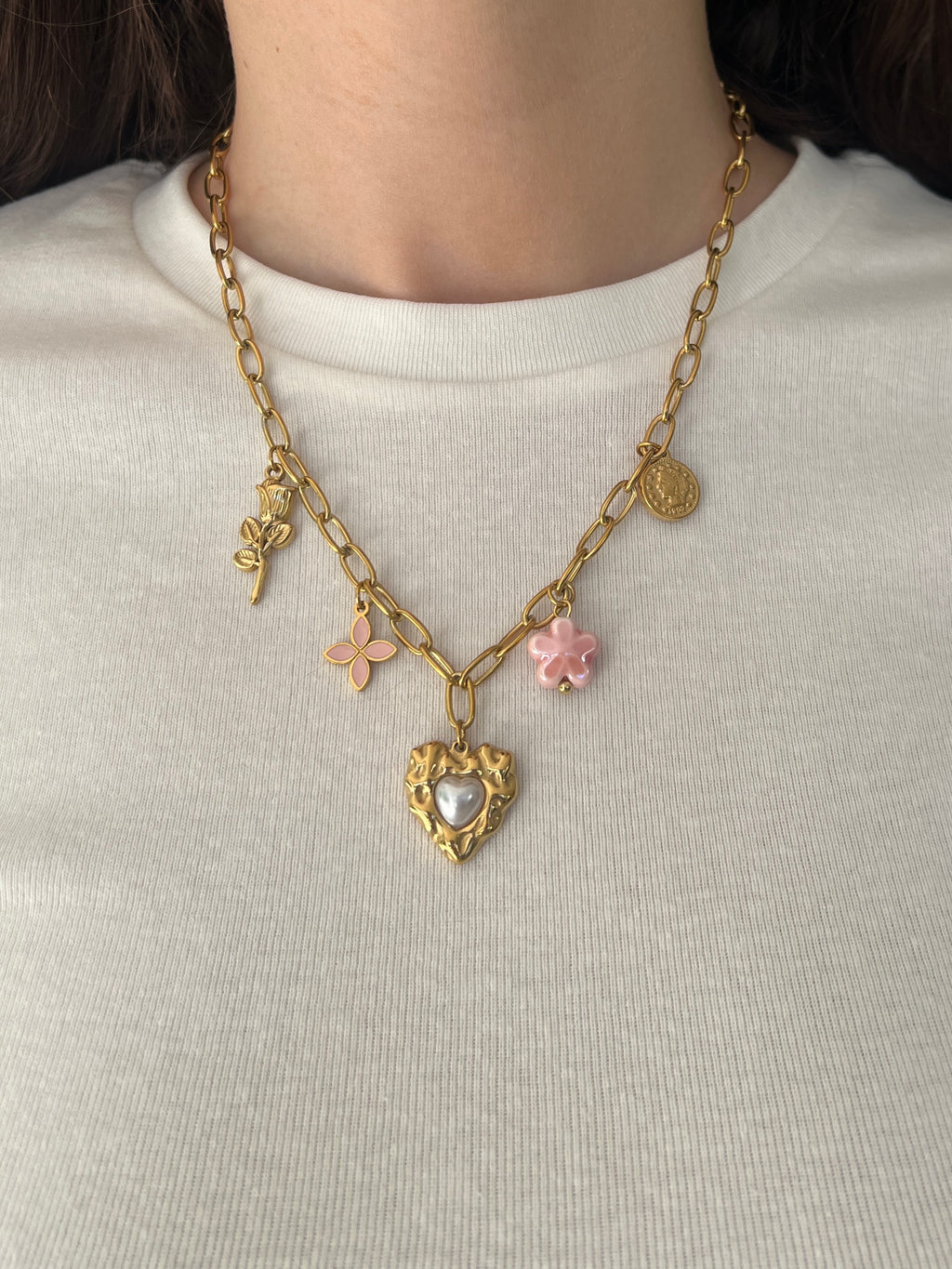 COLLIER LILY