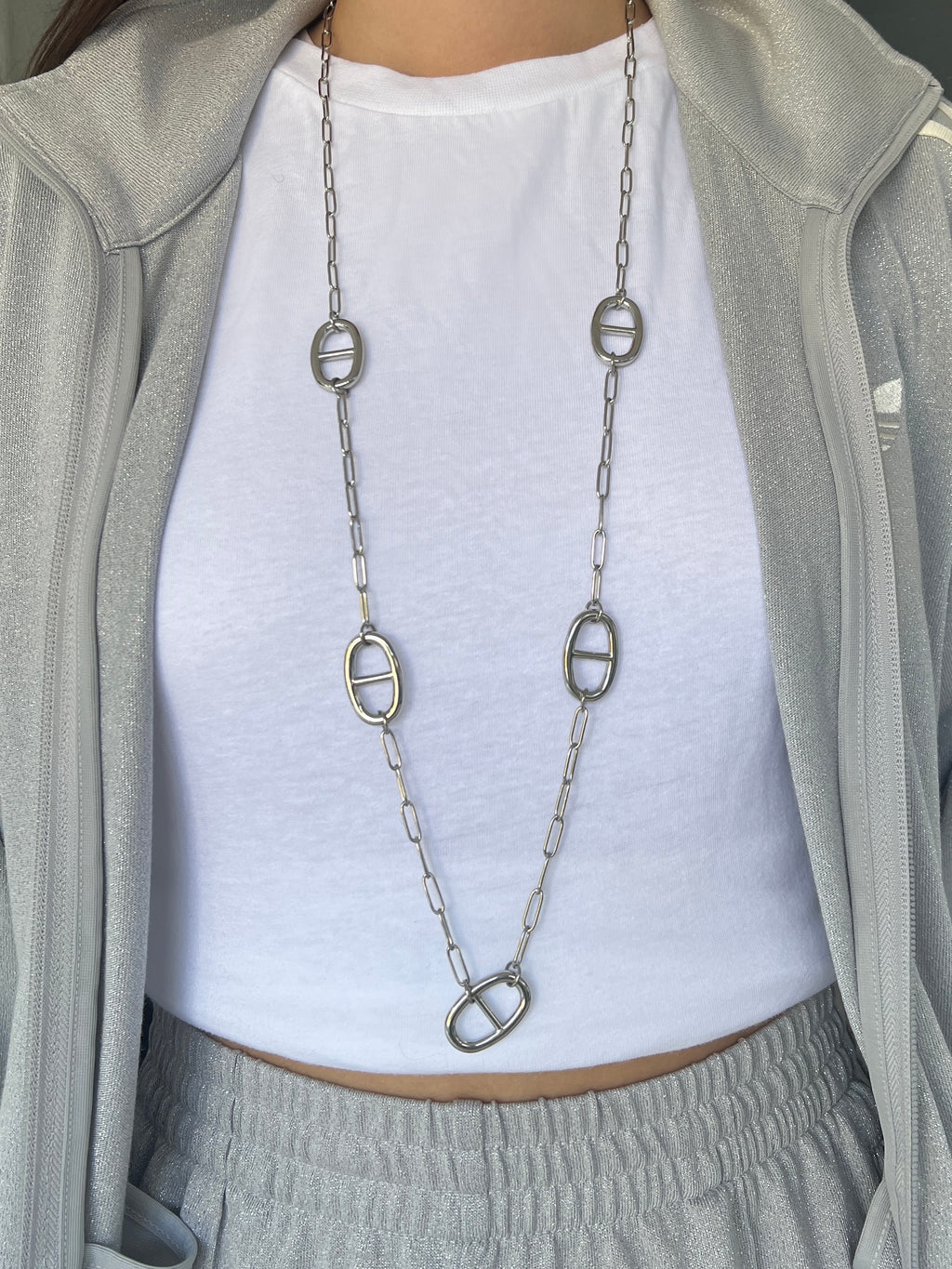 Sautoir Ava en acier inoxydable porté