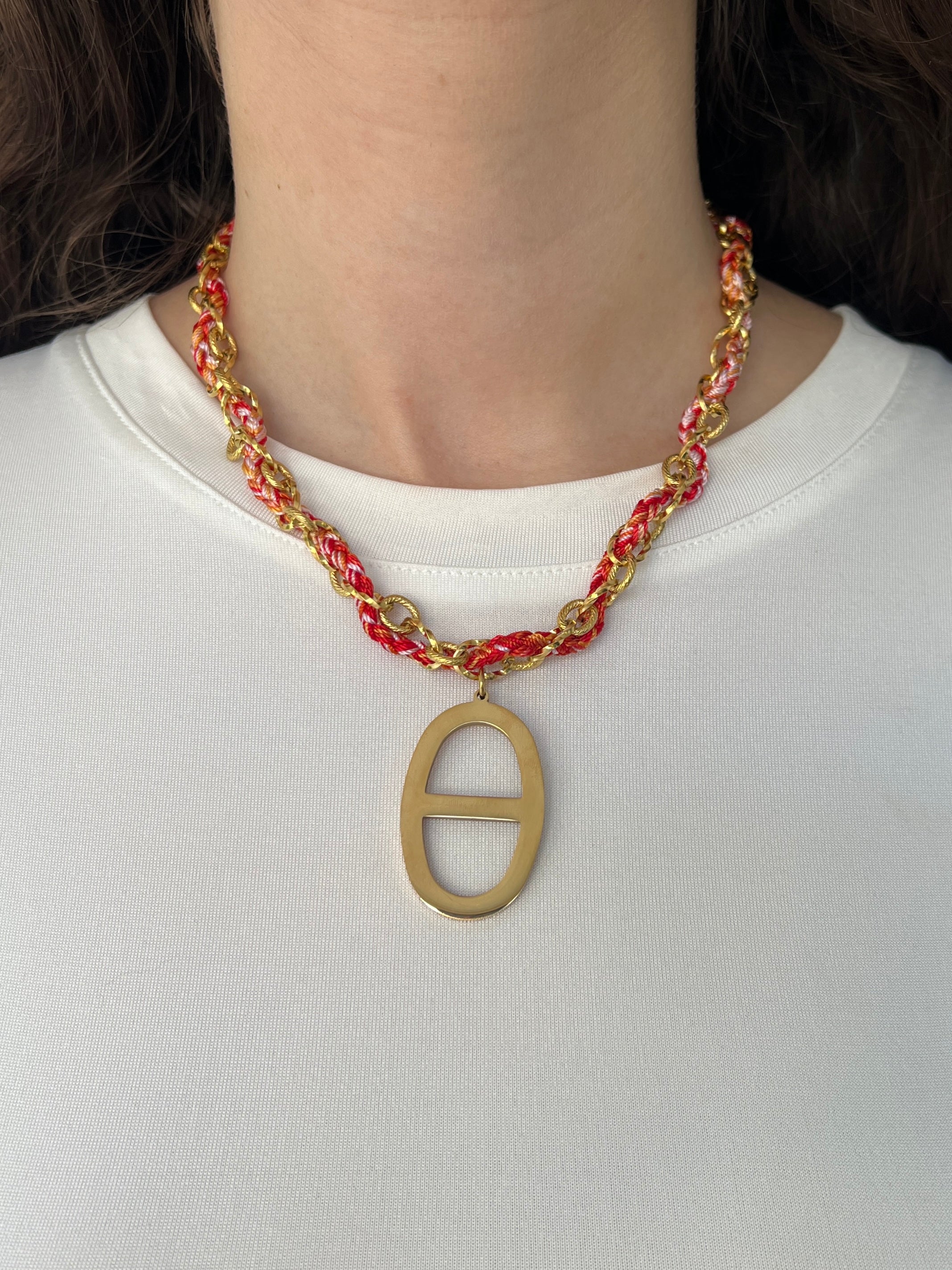 COLLIER ILONA